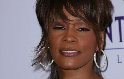 Whitney Houston revine in forta