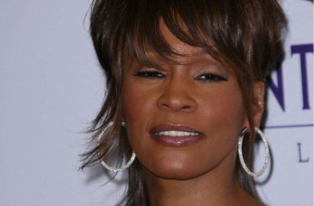 Whitney Houston revine in forta