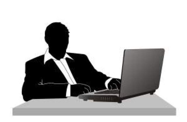 Sondaj: 35% dintre angajati stau peste program la munca