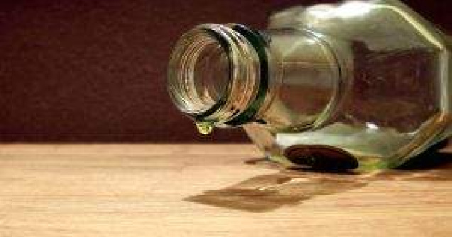 O romanca a murit intoxicata cu metanol. Ce marci de alcool ar trebui evitate?