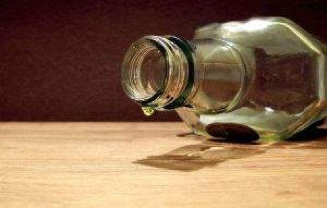 O romanca a murit intoxicata cu metanol. Ce marci de alcool ar trebui evitate?