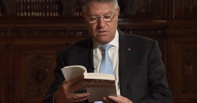 Iohannis indeamna la citit: Hai sa readucem Romania printre marile culturi ale Europei, cele care citesc