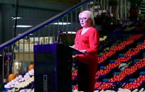 Viorica Dancila: Iohannis merita suspendarea din functie