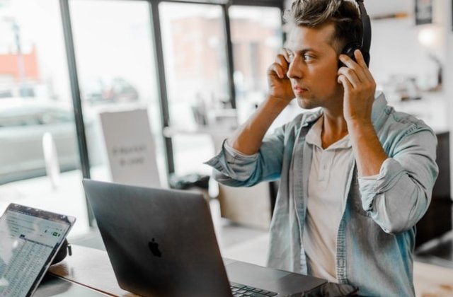 Ii scoti din sarite pe ceilalti: 10+ lucruri enervante pe care le faci si ii calca pe nervi pe altii