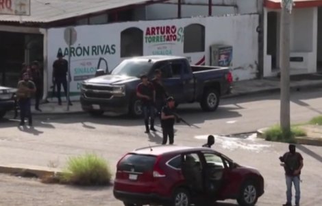 Haos intr-un oras din Mexic, dupa ce narcotraficantii l-au eliberat pe unul din fiii lui "El Chapo" / VIDEO