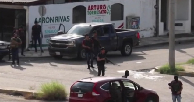 Haos intr-un oras din Mexic, dupa ce narcotraficantii l-au eliberat pe unul din fiii lui "El Chapo" / VIDEO