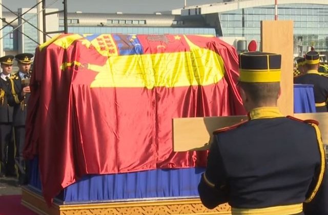 Regina-Mama Elena a fost reinhumata la Curtea de Arges/ VIDEO