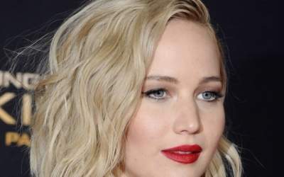 Jennifer Lawrence s-a...