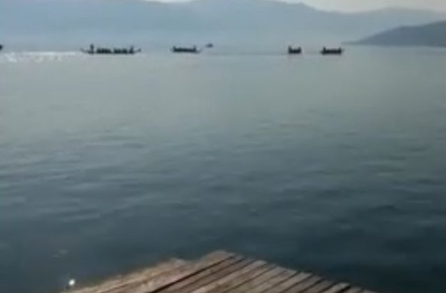 O barca in care se aflau 20 de copii s-a rasturnat in Dunare, in timpul unei competitii sportive/ VIDEO