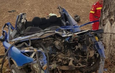 Un barbat de 54 de ani din Giurgiu a murit dupa ce a intrat cu masina intr-un copac