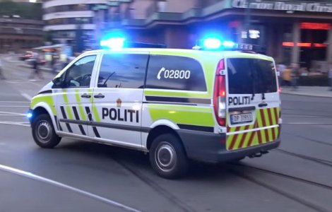 Un barbat inarmat a lovit mai multi trecatori la Oslo cu o ambulanta furata