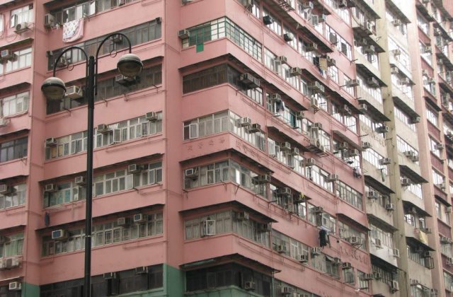 Prima Casa va favoriza apartamentele din 'blocuri comuniste'