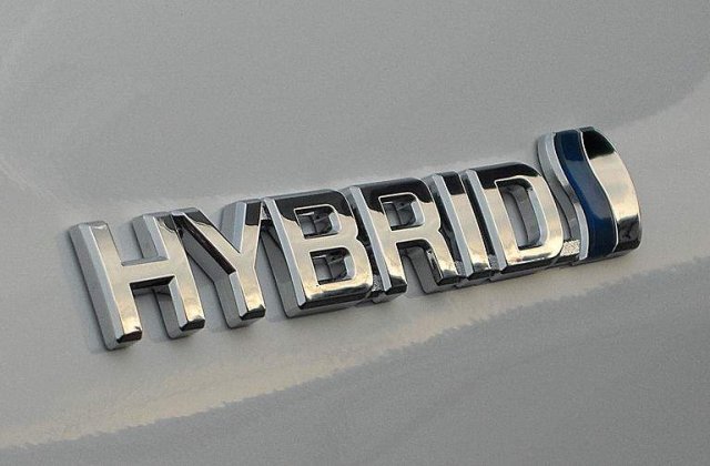 Toyota se concentreaza pe tehnologia hibrid