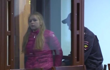 O tanara de 22 de ani si-a injunghiat sora mai mica de 189 de ori pentru ca aceasta "era mai frumoasa"