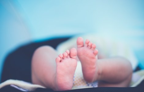 Nasterea unui bebelus fara chip bulverseaza Portugalia