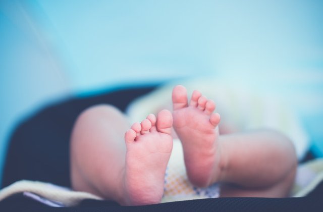 Nasterea unui bebelus fara chip bulverseaza Portugalia