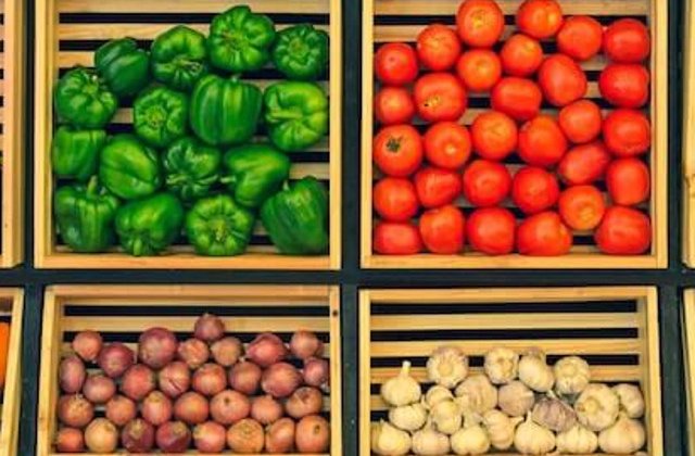 Cumparaturile de la piata vs. de la supermarket. Unde gasesti cele mai bune produse si servicii