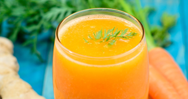 Nutritionist: Recomand celor cu dieta vegetariana sa bea zilnic 200 ml suc proaspat de morcov