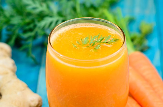 Nutritionist: Recomand celor cu dieta vegetariana sa bea zilnic 200 ml suc proaspat de morcov