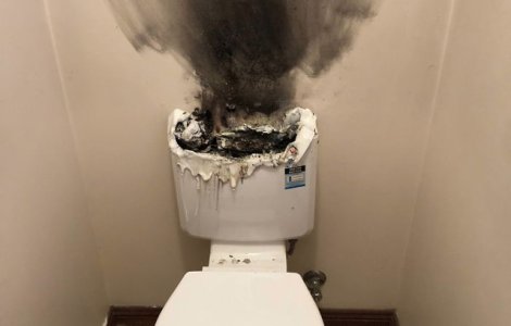  Top  Orice meserie are provocarile ei. 10+ cele mai ciudate situatii intalnite de un instalator la locul de munca