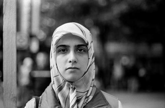 Iran: Discipline interzise studentelor ca nu corespund "naturii feminine"