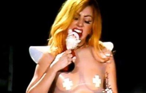 Prietenul lui Lady Gaga o prefera "mai plinuta"