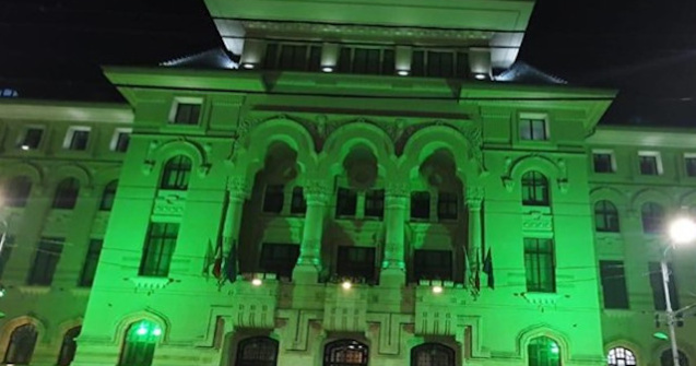 Firea: Primaria Capitalei va fi iluminata in verde timp de o saptamana, pentru a atrage atentia asupra proiectului "Oxigen"