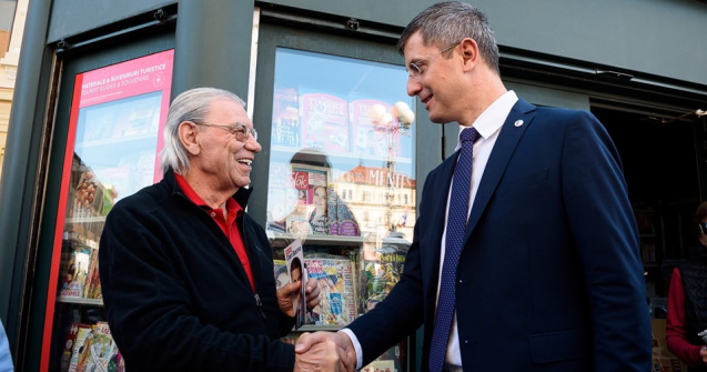 Dan Barna, dupa ce s-a scris ca s-a oferit sa-i dea un autograf lui Emerich Jenei: "Fake news" / VIDEO