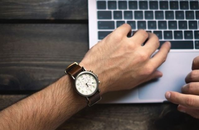 Se trece la ora de iarna. In noaptea de sambata spre duminica se dau ceasurile inapoi cu o ora