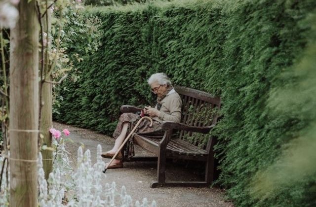 Robotii, solutia pentru ingrijirea varstnicilor in contextul imbatranirii populatiei din Marea Britanie