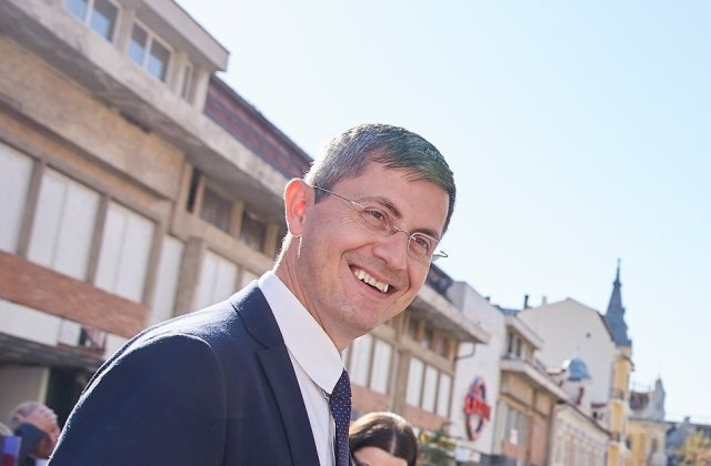 Dedicatie muzicala pentru liderul USR: "E Dan Barna, stie oricine/ Pentru mine, pentru tine/ Alianta il sustine/ Stie ca are pe cine"/ VIDEO