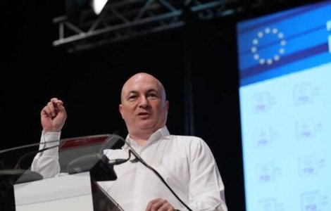 Stefanescu: L-au sfatuit consilierii de taina pe Klaus sa nu calce pe strada, sa-si ia alta vacanta, sa se ascunda in munti
