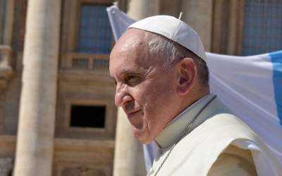 Papa Francisc a deplans "fata...