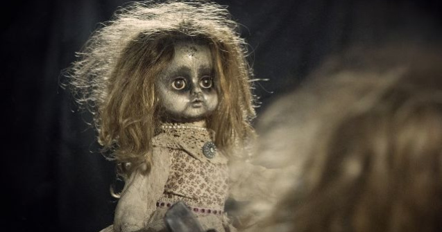 Concurs pentru alegerea celei mai infricosatoare papusi, organizat de un muzeu: "Nu imi place sa ating papusa cu par uman"