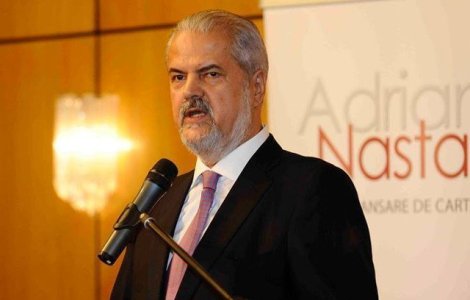 Adrian Nastase, despre discursul lui Iohannis: Devine tot mai obositor. Formula parinteasca "dragii mei", chiar enervanta