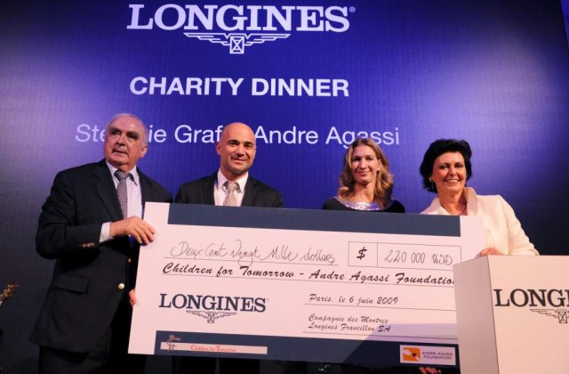 Steffi Graf si Andre Agassi au strins 220.000 de dolari pentru fundatiile lor caritabile