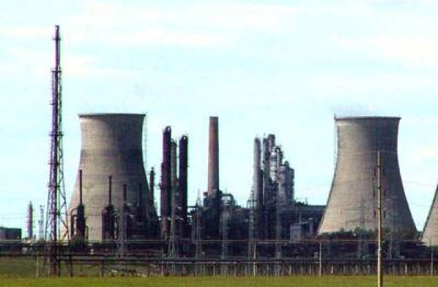 Oltchim are nevoie de Arpechim, dar repornirea rafinariei costa 250 mil. euro