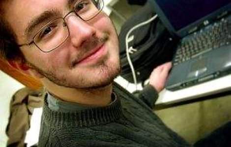 La scoala, pe Facebook: Internet wireless gratuit in scoli, din 2013