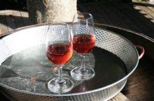 Cercetatorii sustin ca alcoolul imbunatateste viata de cuplu