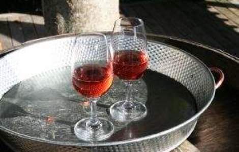 Cercetatorii sustin ca alcoolul imbunatateste viata de cuplu