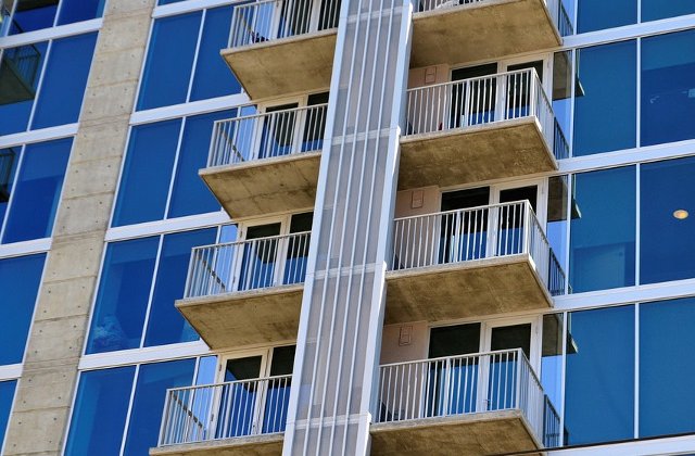 O adolescenta de 15 ani a murit in statiunea Olimp, dupa ce a cazut de la etajul unui hotel