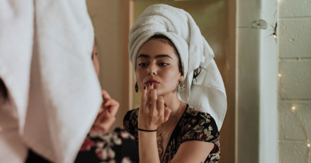  Top  8 trucuri simple de machiaj la care poti apela fara rezerve