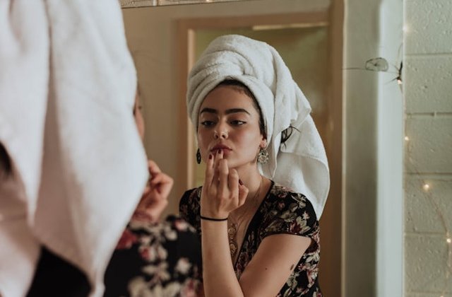 8 trucuri simple de machiaj la care poti apela fara rezerve, cand nu vrei sa cheltui prea multi bani