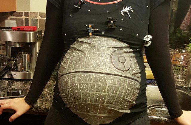 Stradanie peste puteri: 10+ femei insarcinate cu abordari inedite de Halloween