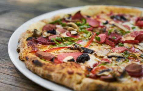 Un elev de 7 ani si-a amenintat colega de clasa cu un cutit, dupa ce s-au certat pe o pizza