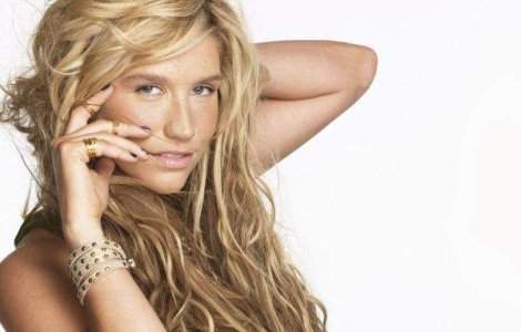 Ke$ha a avut o "experienta sexuala" cu o fantoma