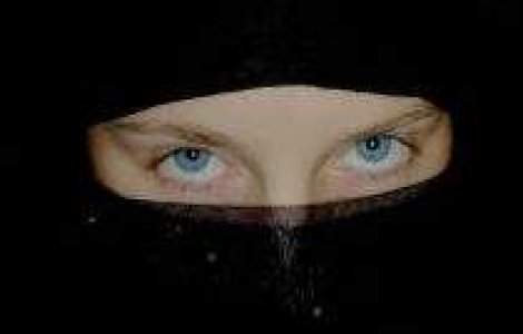 Elvetia permite purtarea valului islamic in locurile publice