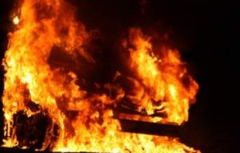 Trafic intrerupt pe A3, pe sensul Gilau - Turda, dupa ce un tir a luat foc