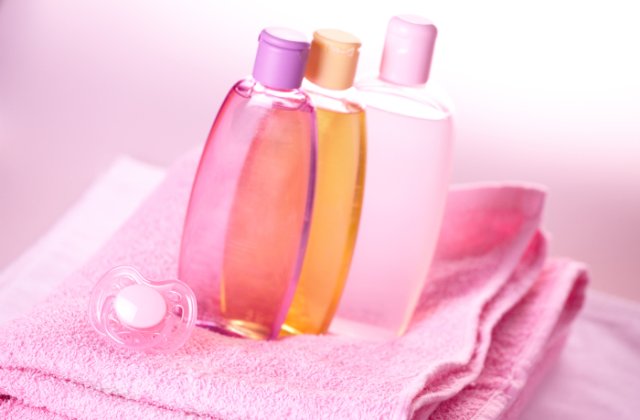 10 metode surprinzatoare in care poti folosi uleiul de bebelusi