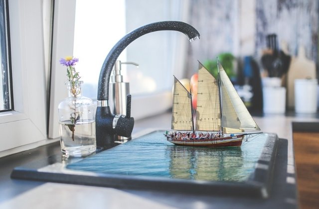 Tehnici eficiente de manipulare: 8 trucuri pe care creierul ti le face si te convinge sa accepti diverse lucruri